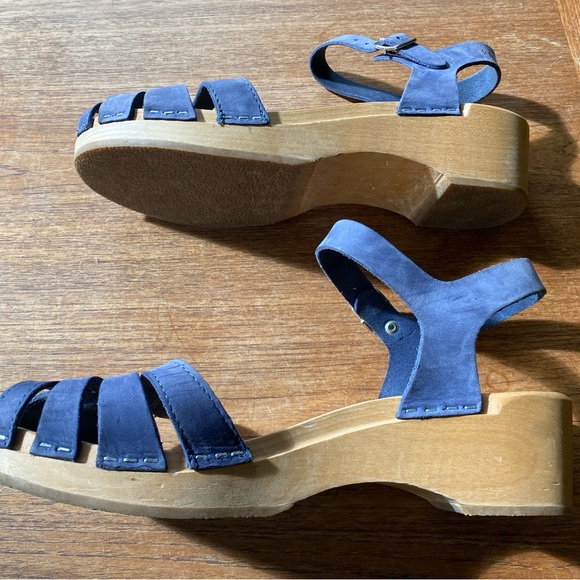 Elegant Blue Suede Sandals - Picture 6 of 10